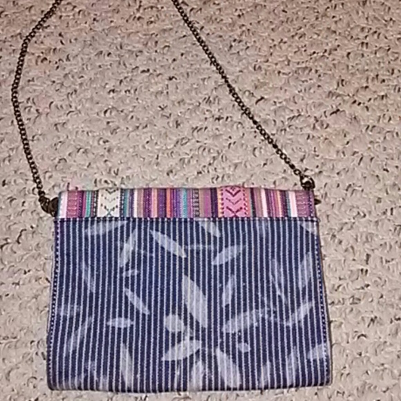 Kimchi Blue Mini Crossbody Purse w/Chain Strap EUC - Picture 3 of 4